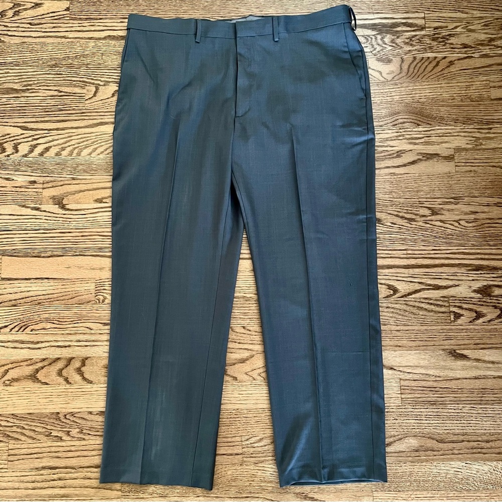 HAGGAR Dress Pants Men 42x30 Gray Chino Stretch Trousers Work Casual Church